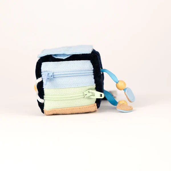 Jolly Designs | Calmi Cube Blavi- der Ruhige